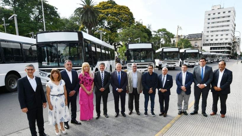 Jaldo presentó los primeros colectivos adquiridos por la Provincia para renovar el transporte público