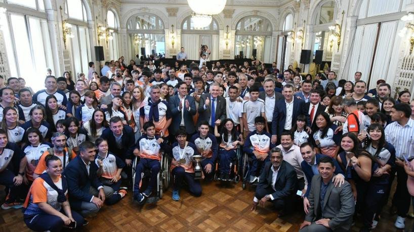 Reconocen a deportistas tucumanos que participaron de los Juegos Evita