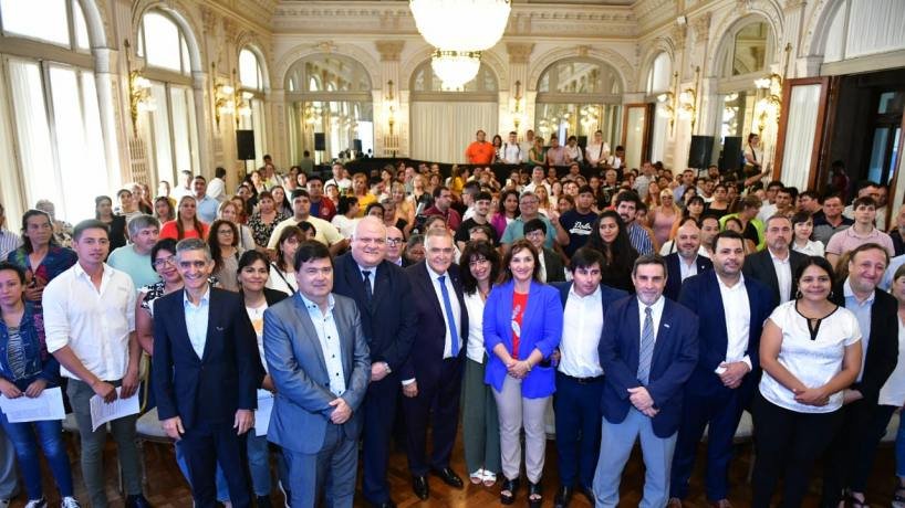 El Gobierno entregó herramientas y microcréditos a emprendedores para fortalecer la economía social