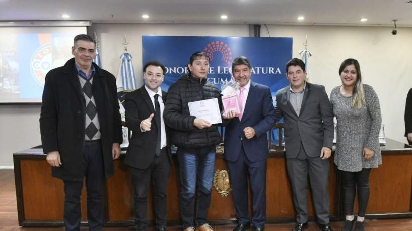 50 jóvenes recibieron certificados de capacitaciones