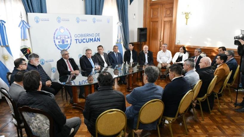 Jaldo encabezó la firma del acta compromiso para la zafra sucroalcoholero de este año